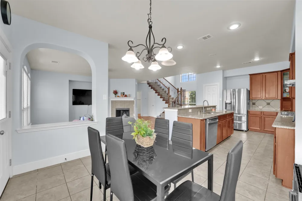 615 Lone Ridge Way Murphy, TX 75094