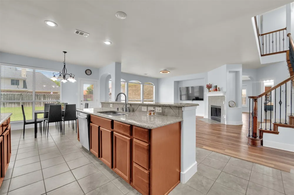 615 Lone Ridge Way Murphy, TX 75094
