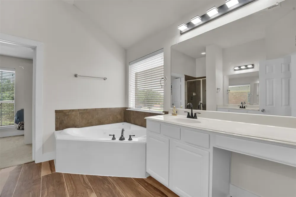 615 Lone Ridge Way Murphy, TX 75094