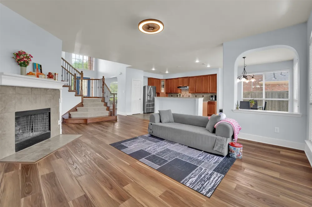 615 Lone Ridge Way Murphy, TX 75094