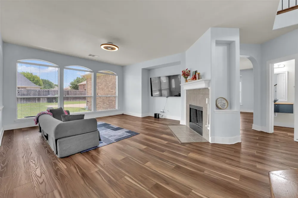 615 Lone Ridge Way Murphy, TX 75094