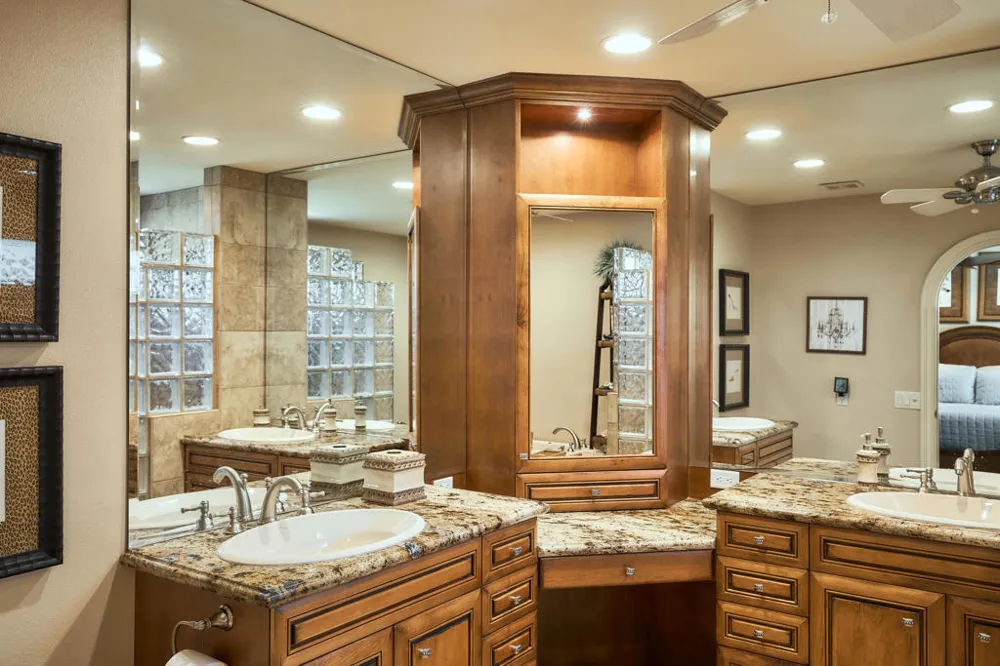 99 Conejo Circle Palm Desert, CA 92260