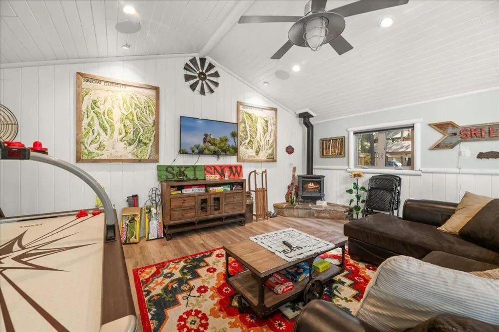 572 Ponderosa Drive Big Bear, CA 92315