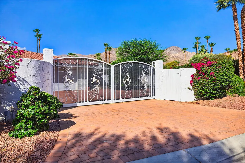 48825 Avenida Anselmo La Quinta, CA 92253