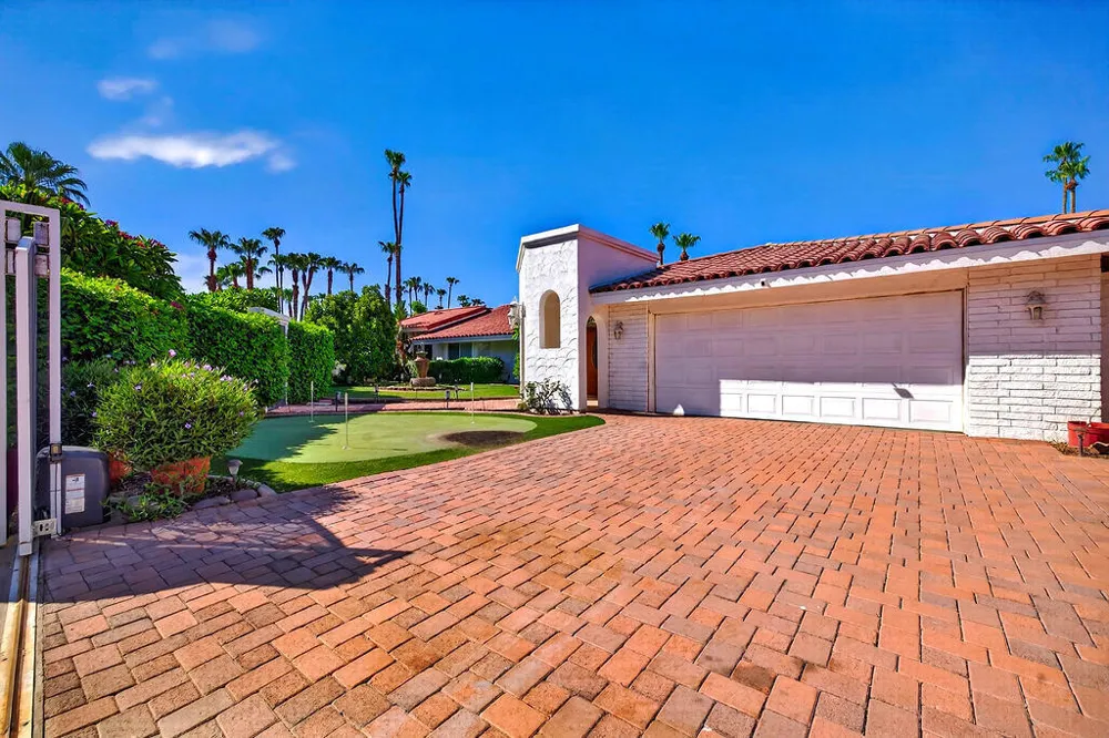 48825 Avenida Anselmo La Quinta, CA 92253