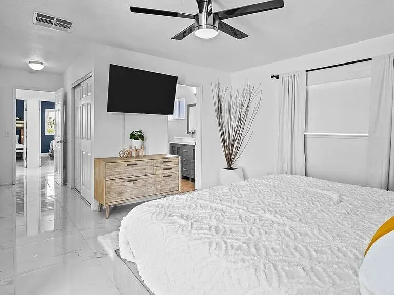 2190 Whitewater Club Drive Palm Springs, CA 92262