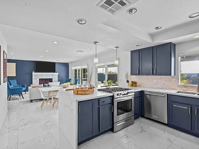 2190 Whitewater Club Drive Palm Springs, CA 92262