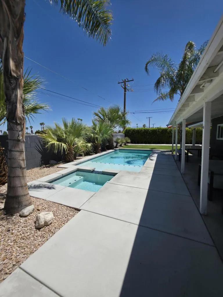 2190 Whitewater Club Drive Palm Springs, CA 92262