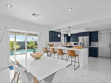2190 Whitewater Club Drive Palm Springs, CA 92262