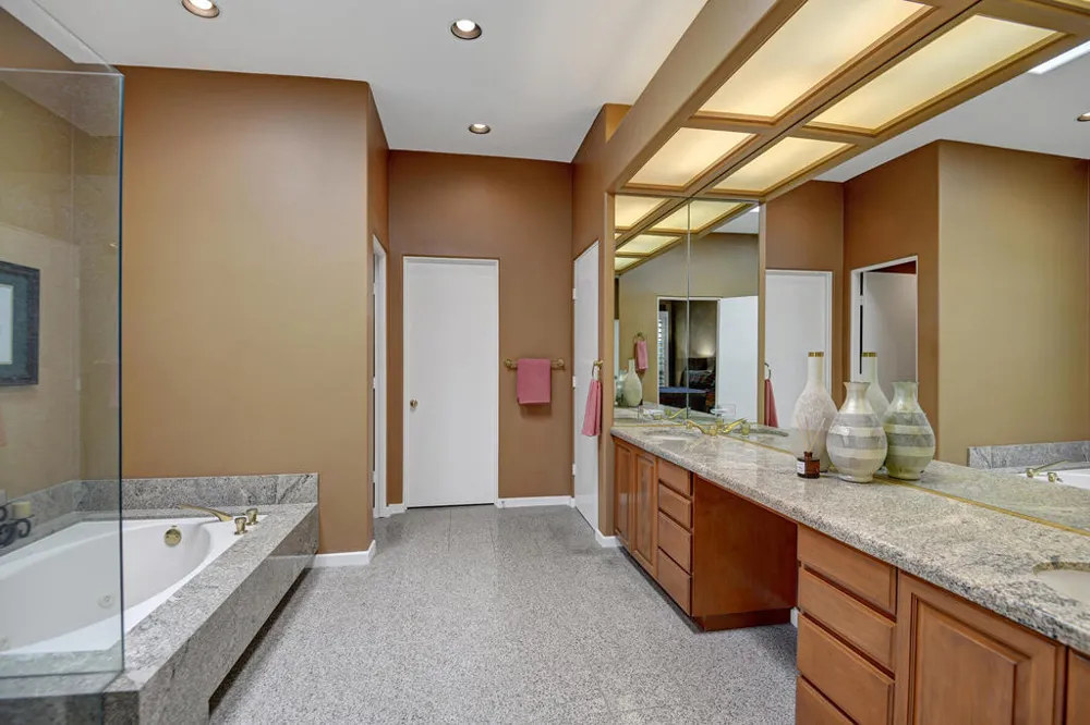 383 Desert Holly Drive Palm Desert, CA 92211