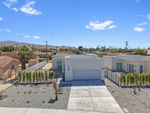 15464 Avenida Rambla