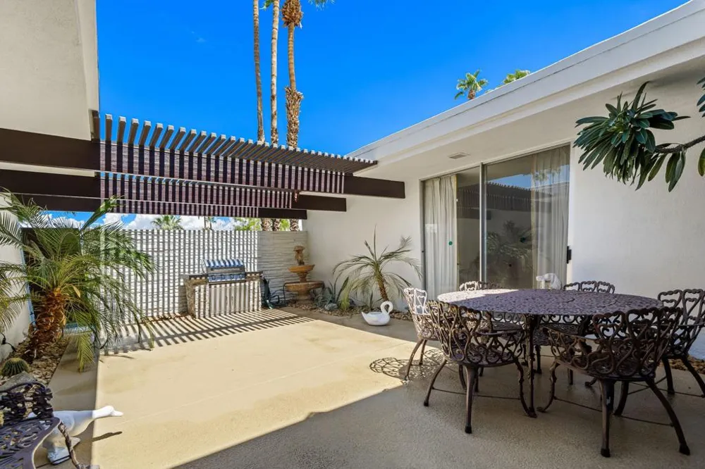2515 E Jacaranda Road Palm Springs, CA 92264
