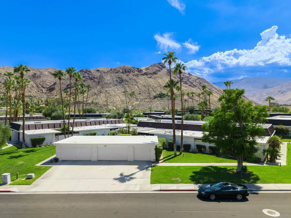 2515 E Jacaranda Road Palm Springs, CA 92264