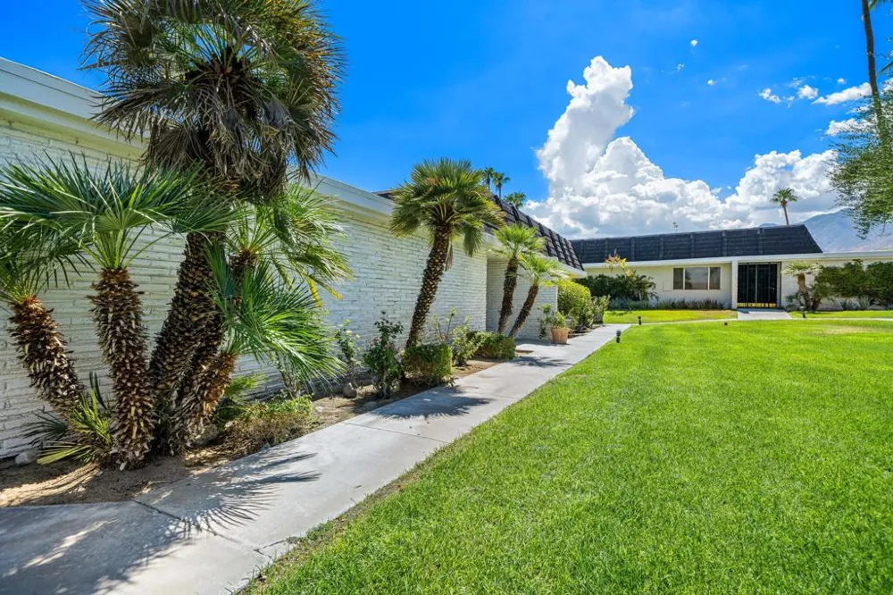 2515 E Jacaranda Road Palm Springs, CA 92264