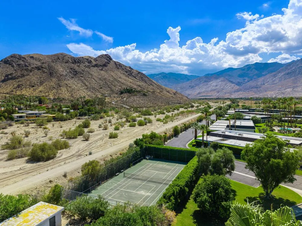 2515 E Jacaranda Road Palm Springs, CA 92264