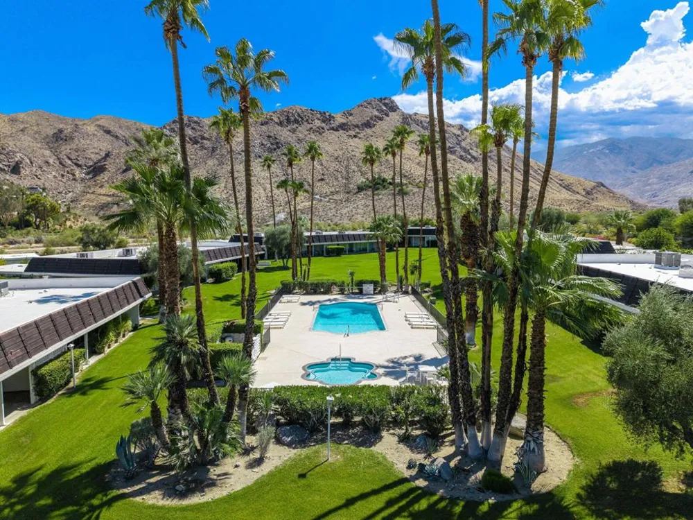 2515 E Jacaranda Road Palm Springs, CA 92264