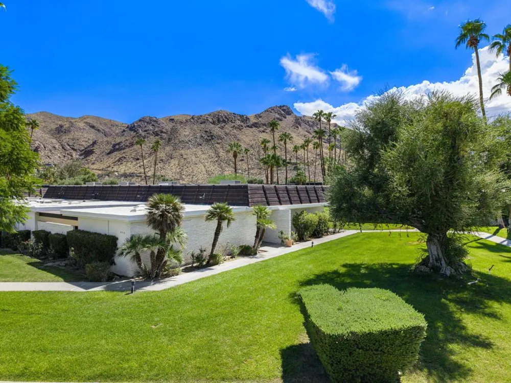 2515 E Jacaranda Road Palm Springs, CA 92264