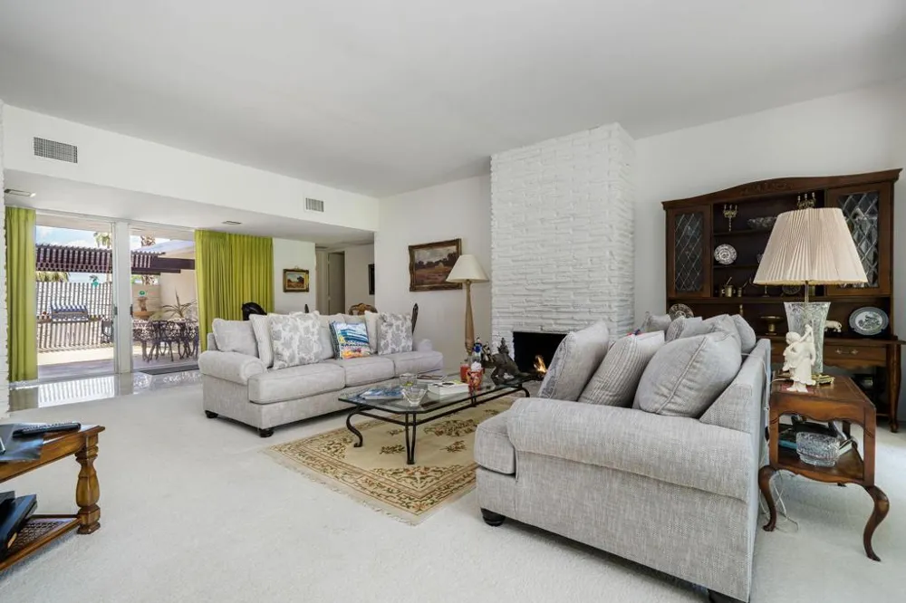 2515 E Jacaranda Road Palm Springs, CA 92264