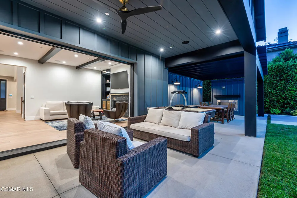 18651 Wells Drive Tarzana, CA 91356