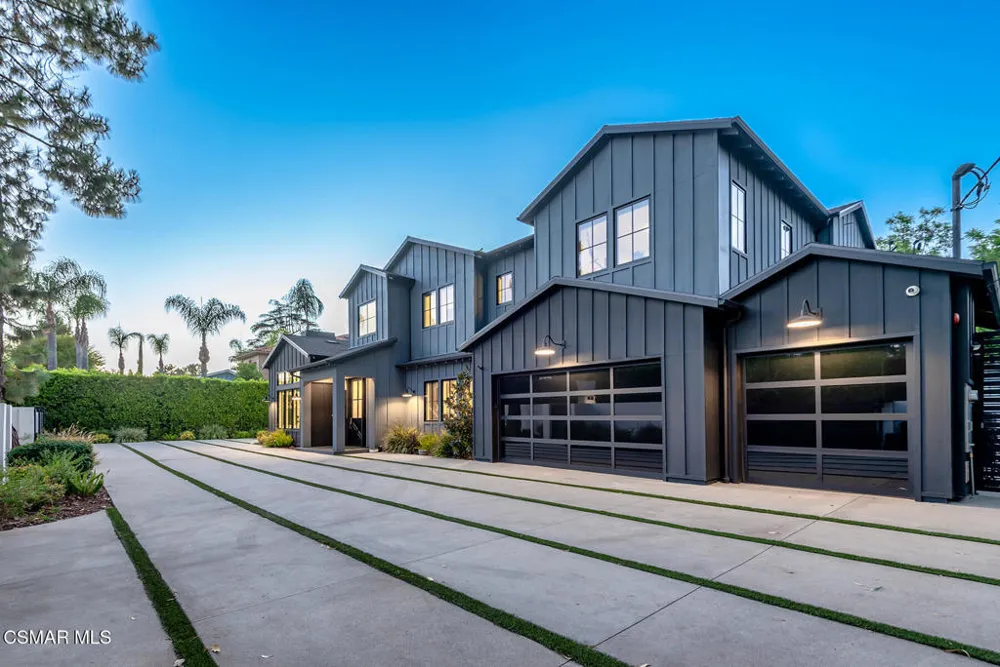 18651 Wells Drive Tarzana, CA 91356