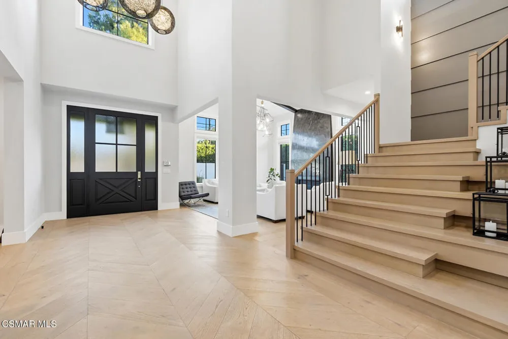 18651 Wells Drive Tarzana, CA 91356