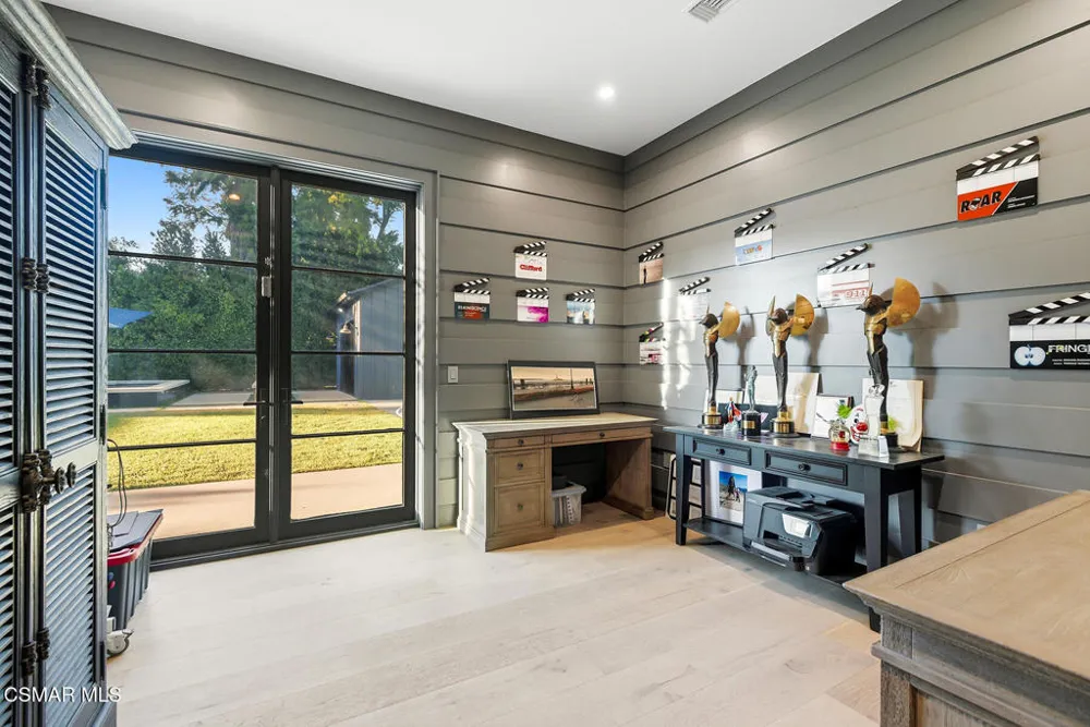 18651 Wells Drive Tarzana, CA 91356
