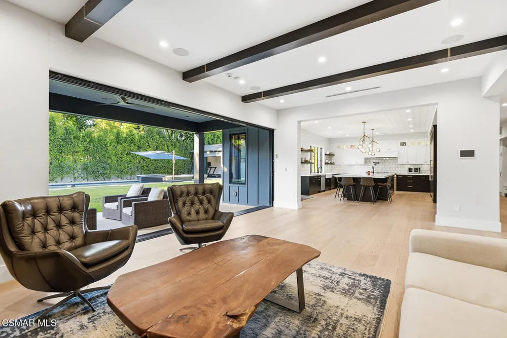 18651 Wells Drive Tarzana, CA 91356