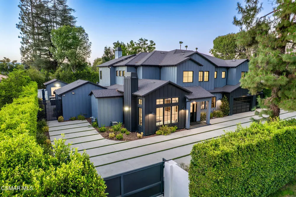 18651 Wells Drive Tarzana, CA 91356