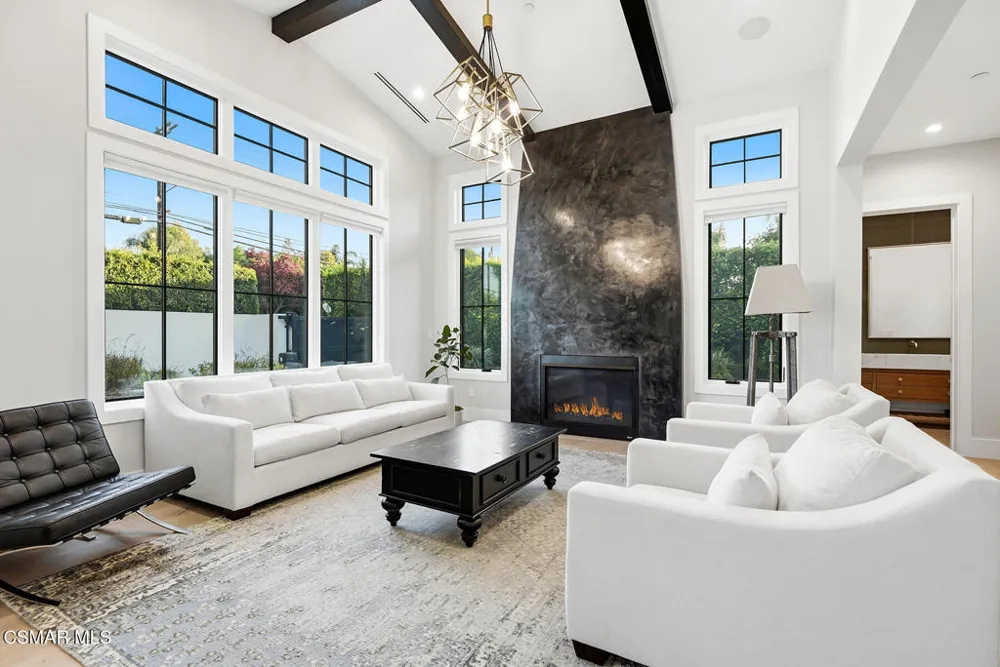 18651 Wells Drive Tarzana, CA 91356