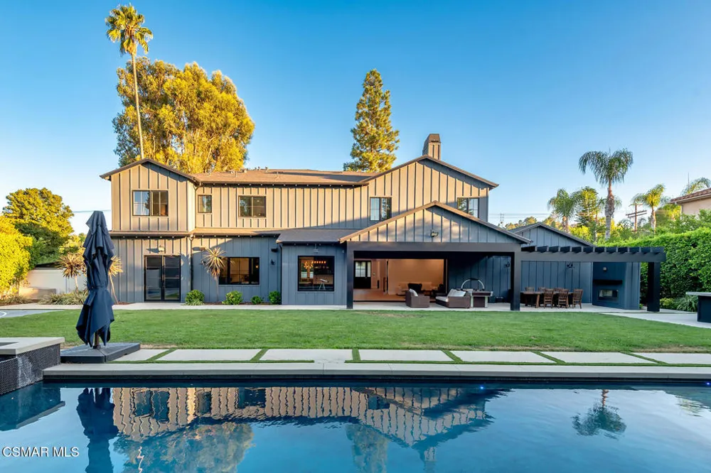 18651 Wells Drive Tarzana, CA 91356