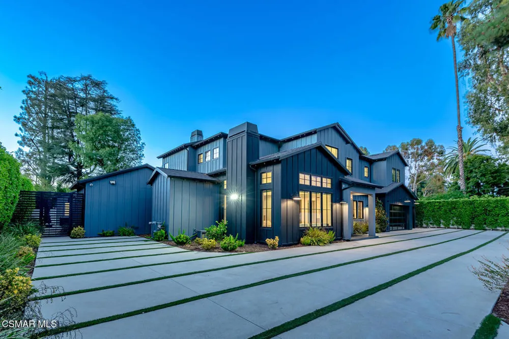 18651 Wells Drive Tarzana, CA 91356