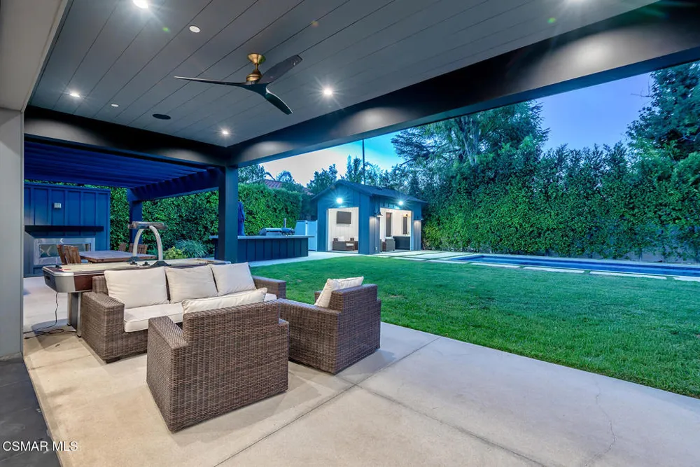 18651 Wells Drive Tarzana, CA 91356