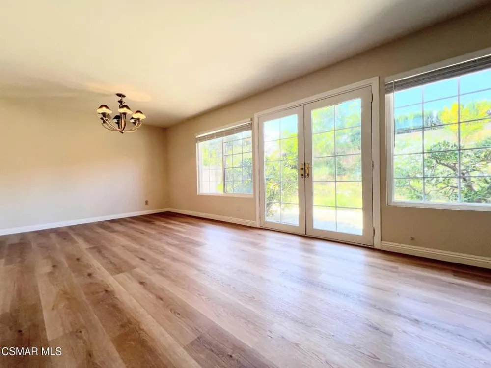 893 Lindawood Street Newbury Park, CA 91320