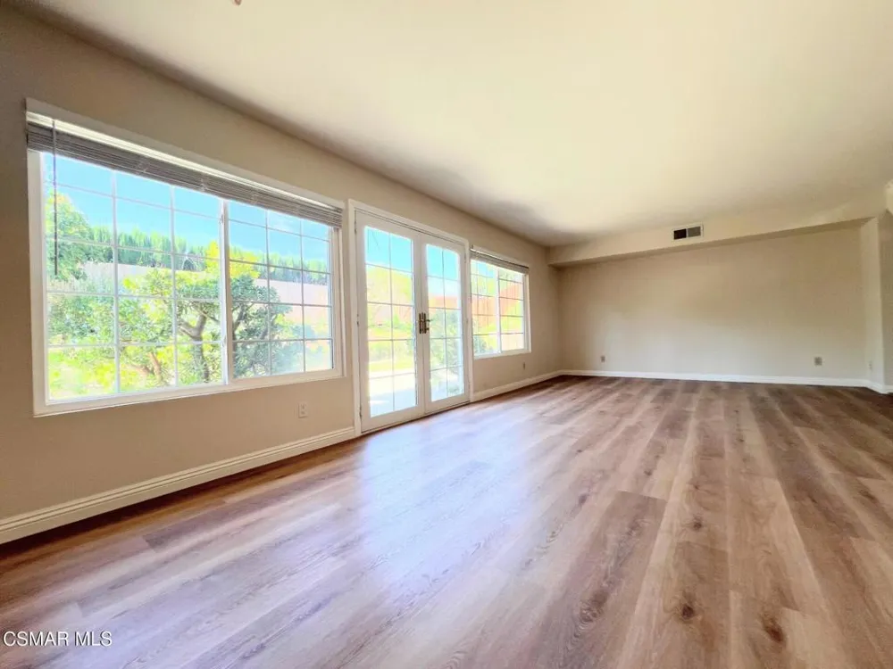 893 Lindawood Street Newbury Park, CA 91320