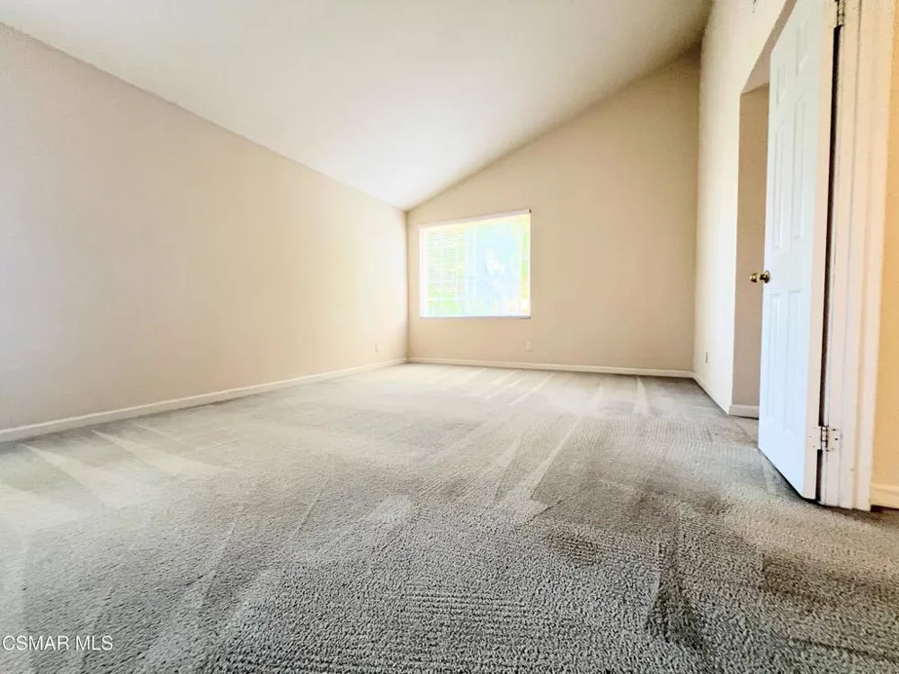 893 Lindawood Street Newbury Park, CA 91320