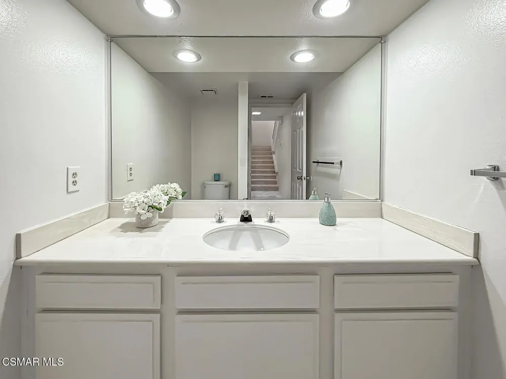 441 Cherry Hills Lane Thousand Oaks, CA 91320