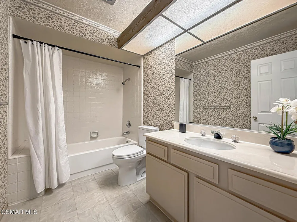 441 Cherry Hills Lane Thousand Oaks, CA 91320