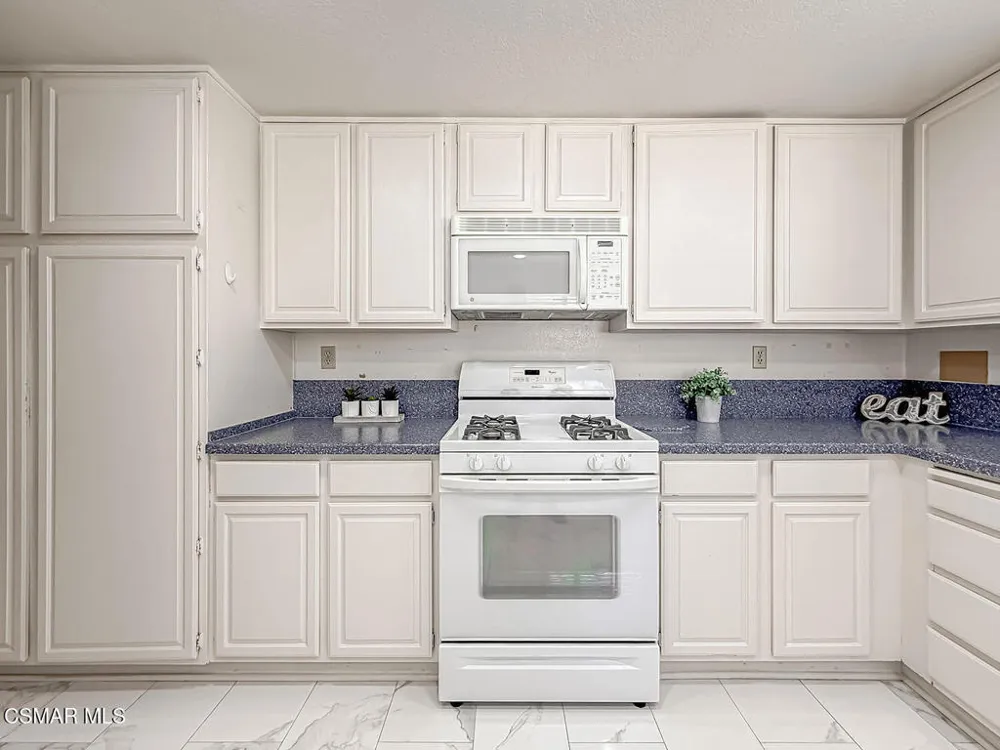 441 Cherry Hills Lane Thousand Oaks, CA 91320