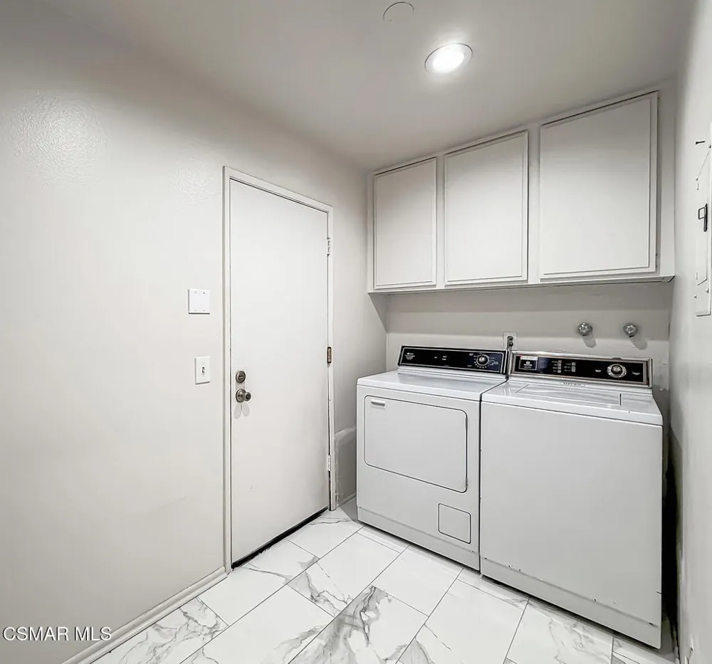 441 Cherry Hills Lane Thousand Oaks, CA 91320