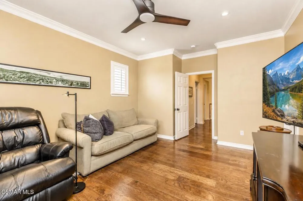 961 Alexandra Court Oak Park, CA 91377