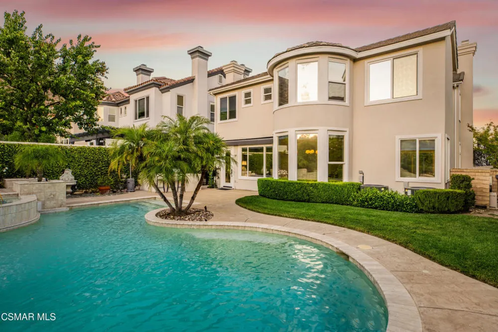 961 Alexandra Court Oak Park, CA 91377