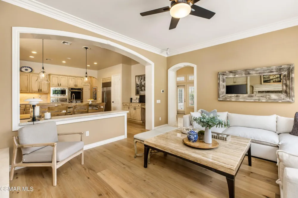 961 Alexandra Court Oak Park, CA 91377