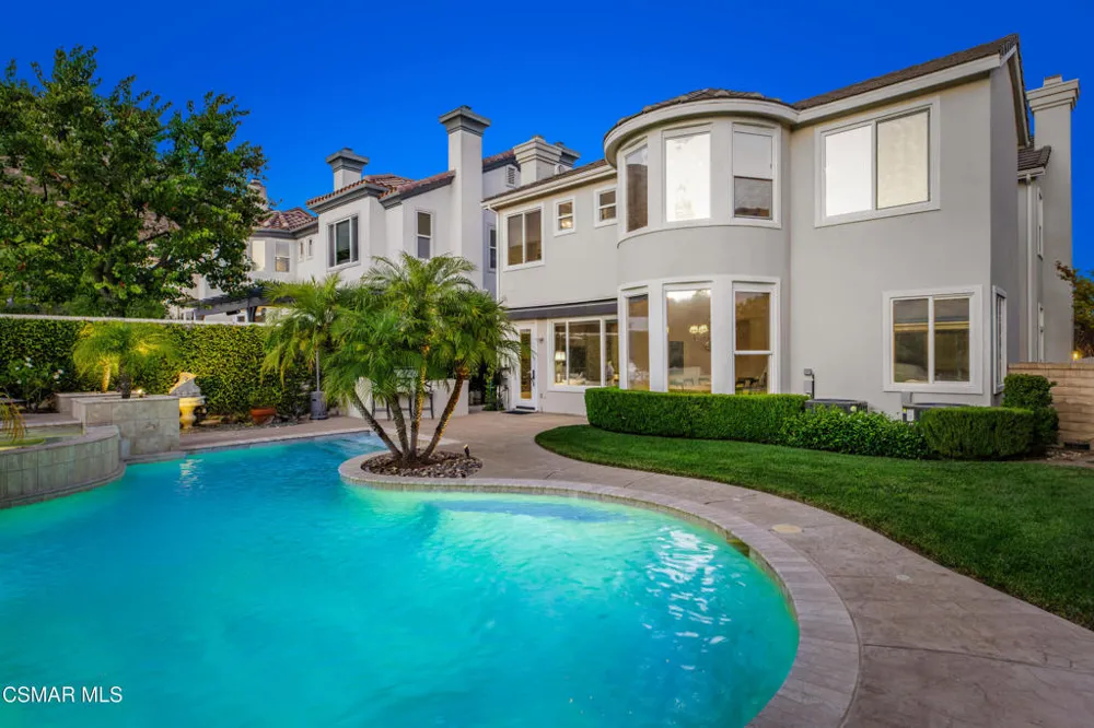 961 Alexandra Court Oak Park, CA 91377