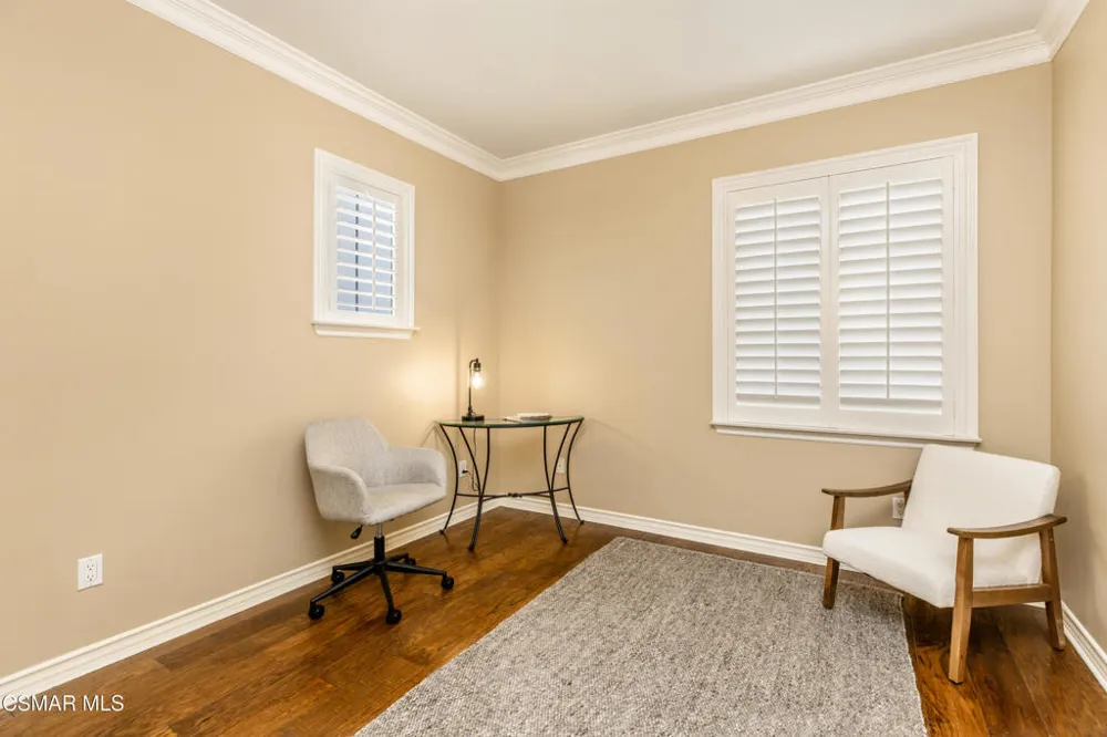 961 Alexandra Court Oak Park, CA 91377
