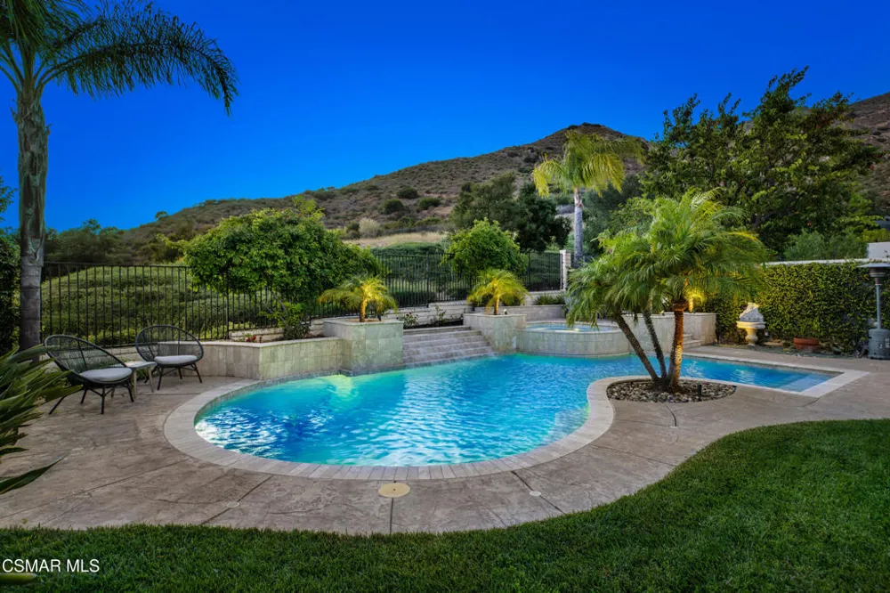 961 Alexandra Court Oak Park, CA 91377