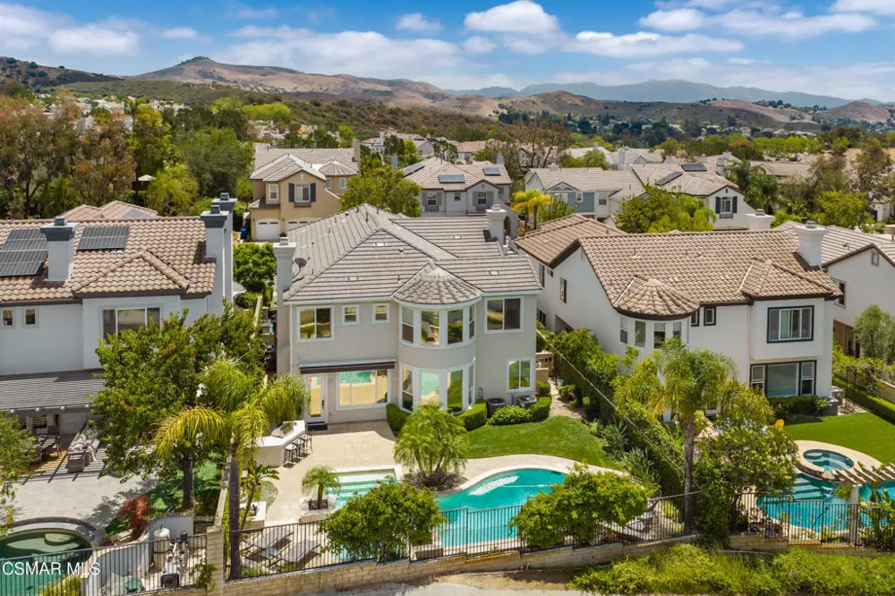 961 Alexandra Court Oak Park, CA 91377