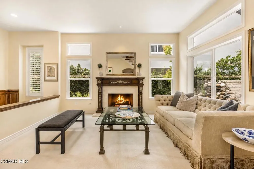 961 Alexandra Court Oak Park, CA 91377