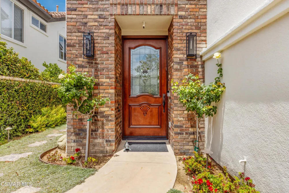 961 Alexandra Court Oak Park, CA 91377