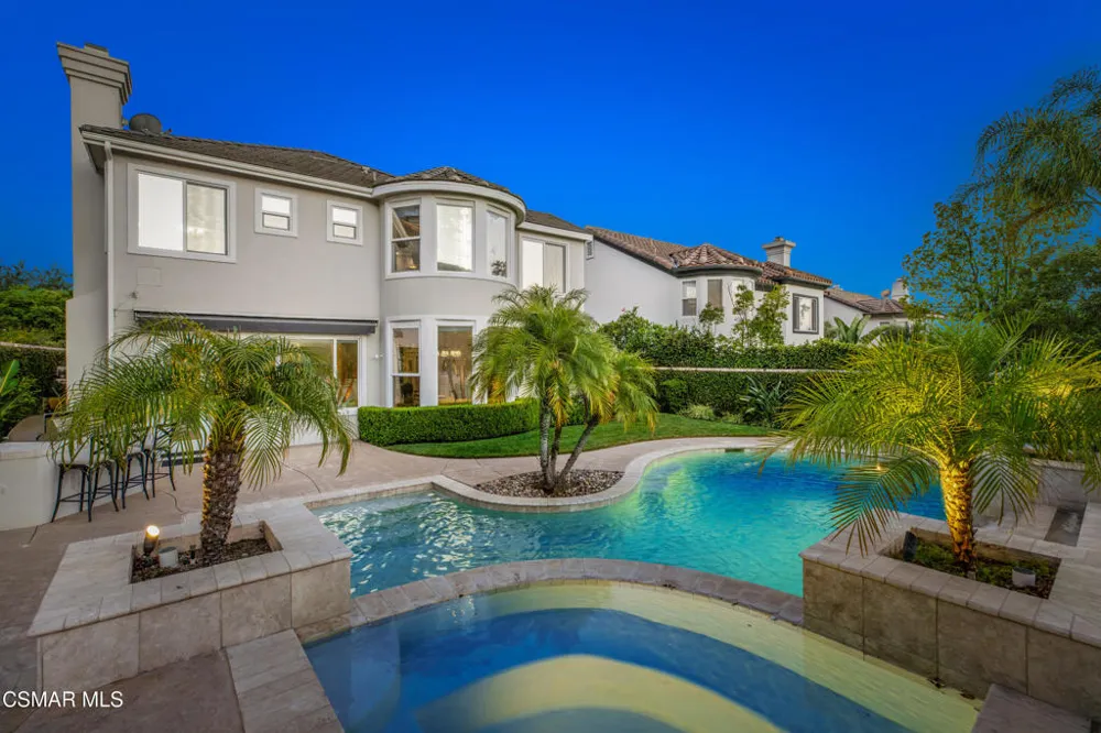 961 Alexandra Court Oak Park, CA 91377