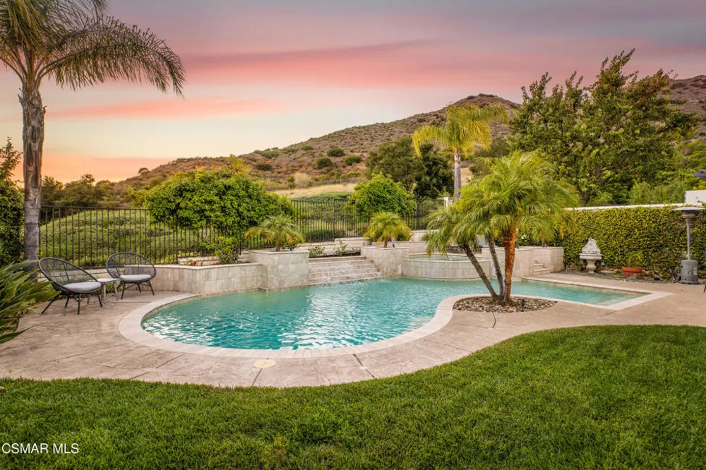 961 Alexandra Court Oak Park, CA 91377
